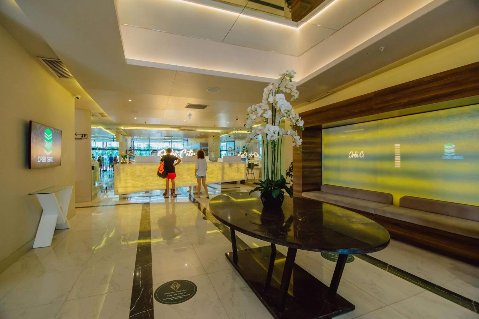Orbi City Black Sea View Aparthotel 바투미 외부 사진